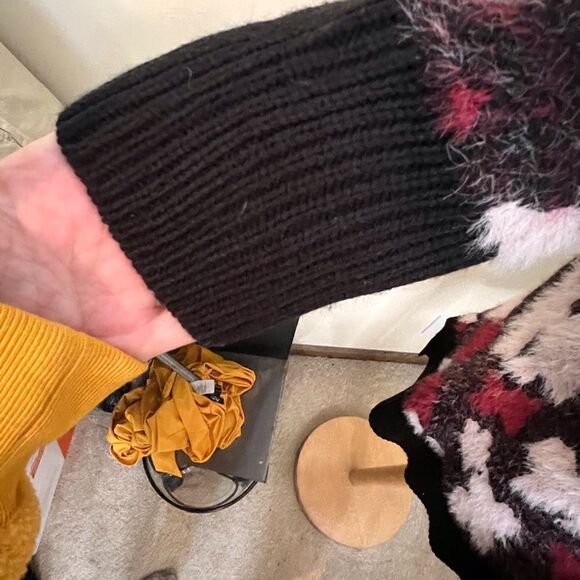 Walking sweater. Lane Bryant with black Burgundy and a creamy light pink - Picture 8 of 8